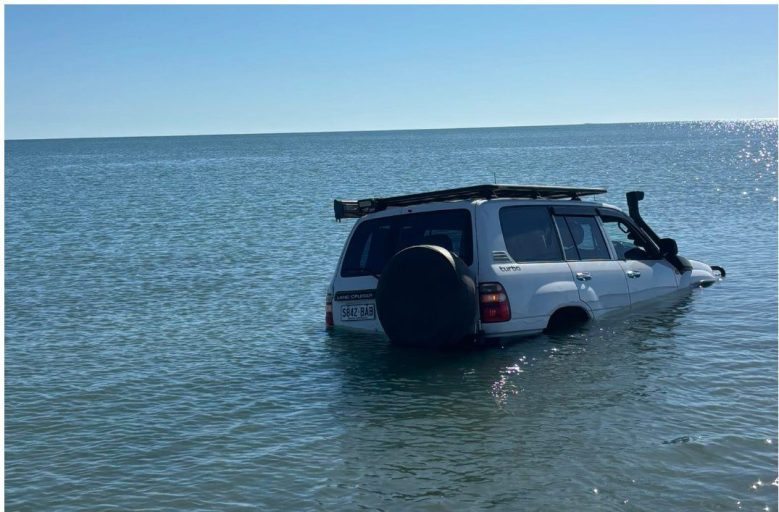 TOURIST PARKING ONLY